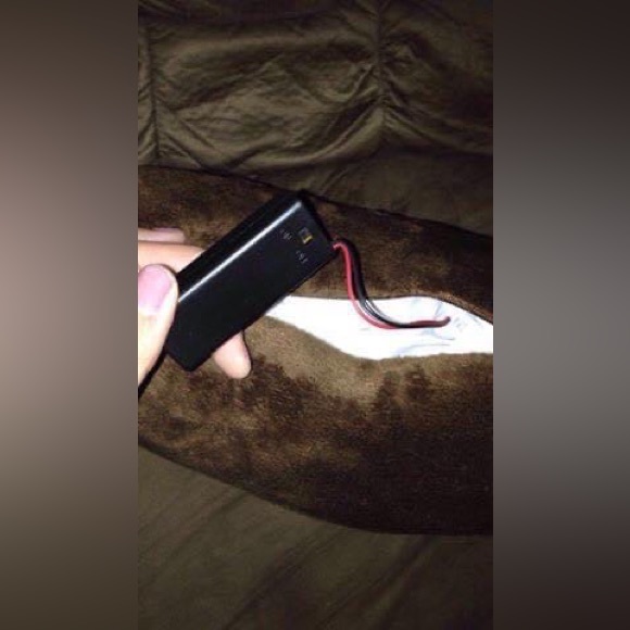 Brookstone Pillow Universal TV Remote Control - Picture 5 of 7